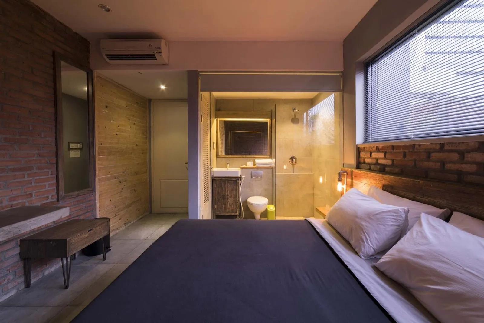 Kamar bertema rustic Summerbird boutique hotel Bandung