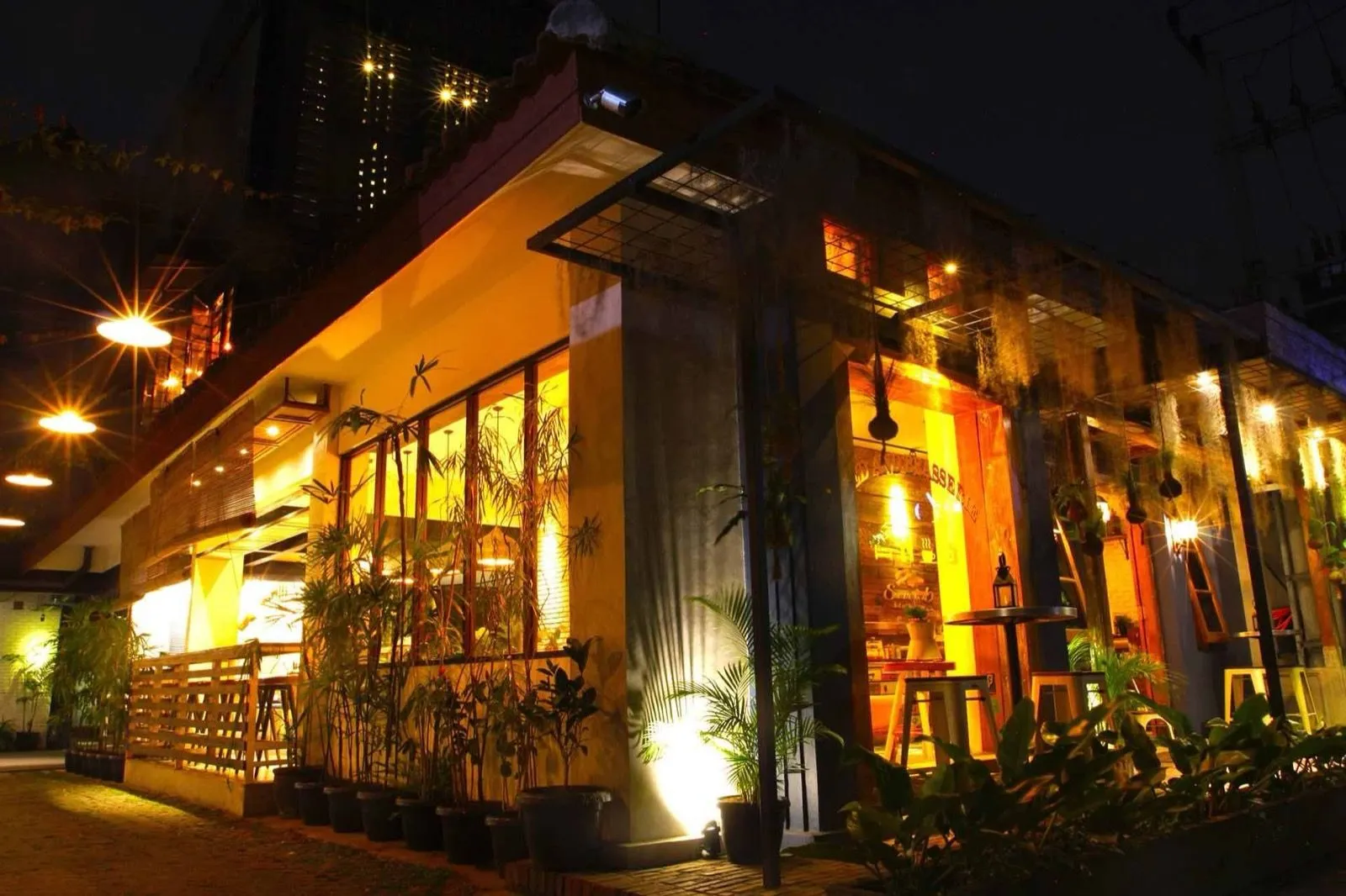 Suasana boutique hotel & cafe Summerbird Bandung